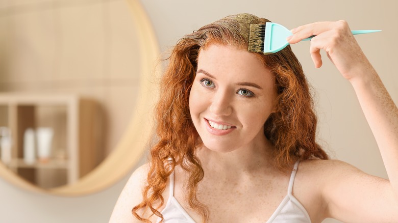 woman dyeing her hair