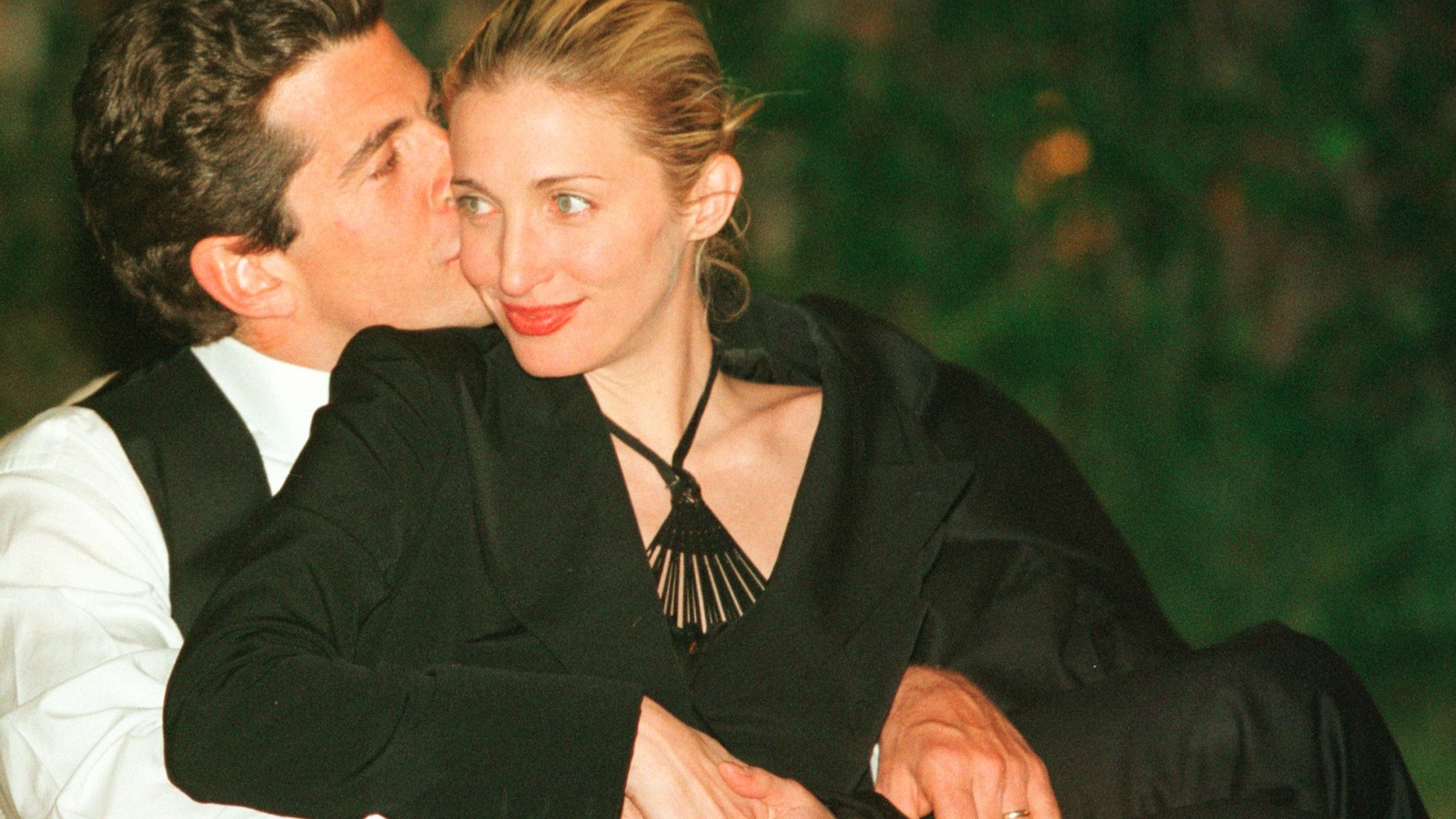 Carolyn Bessette-Kennedy Is TikTok’s Quiet-Luxury Fashion Icon – Steal Her Style