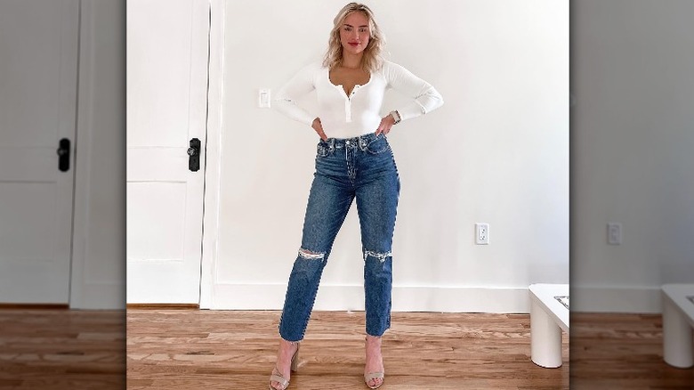 Influencer wearing Good American jeans