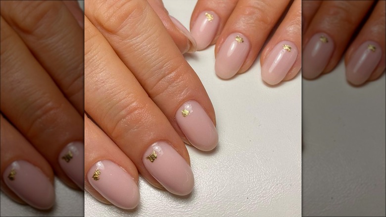 rounded nude nails golden specks