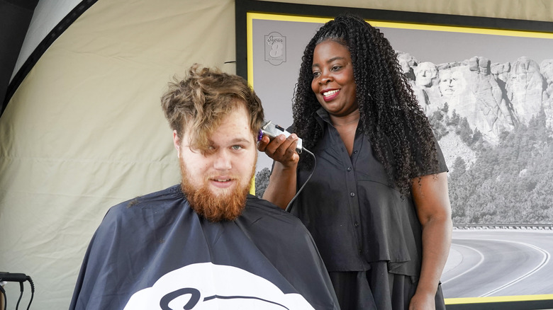 Kim Kimble cutting hair at Trucking Gorgeous event