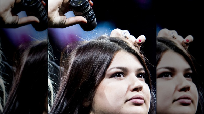 Hairstylist applying Toppik hair fibers on hair