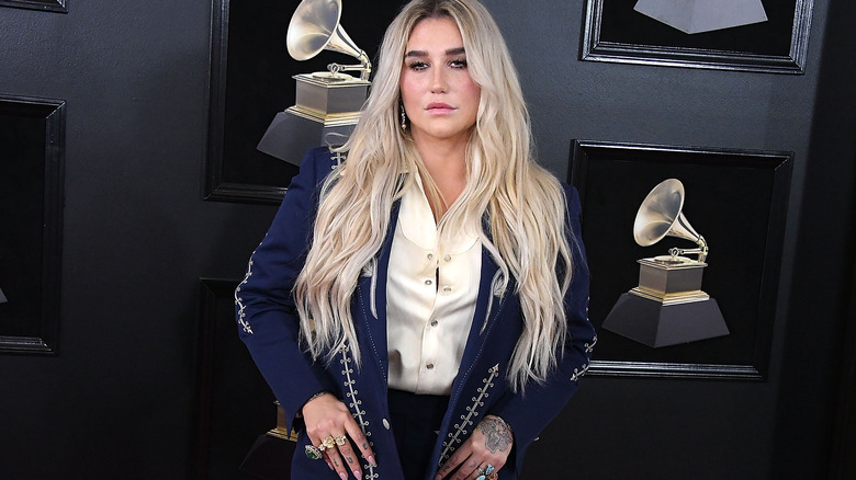 Kesha blue suit on red carpet