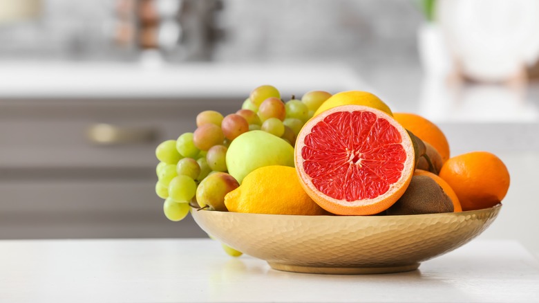 Grapefruits, lemons, oranges in bowl