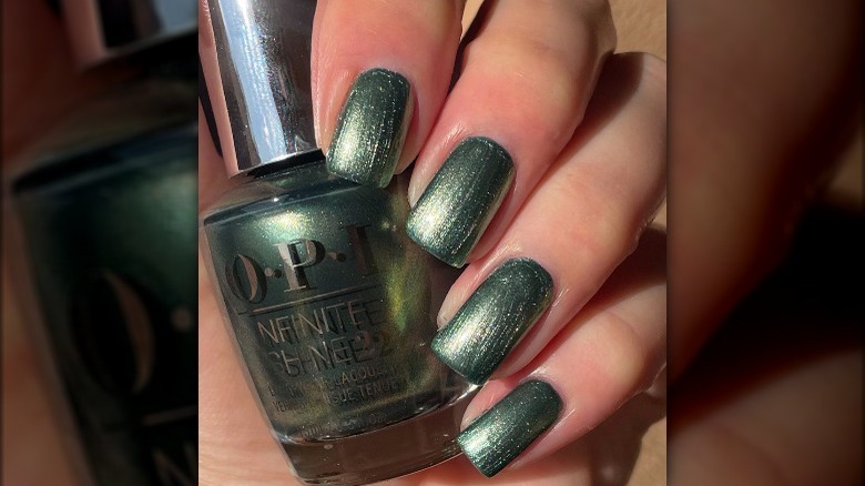 Metalic green nails