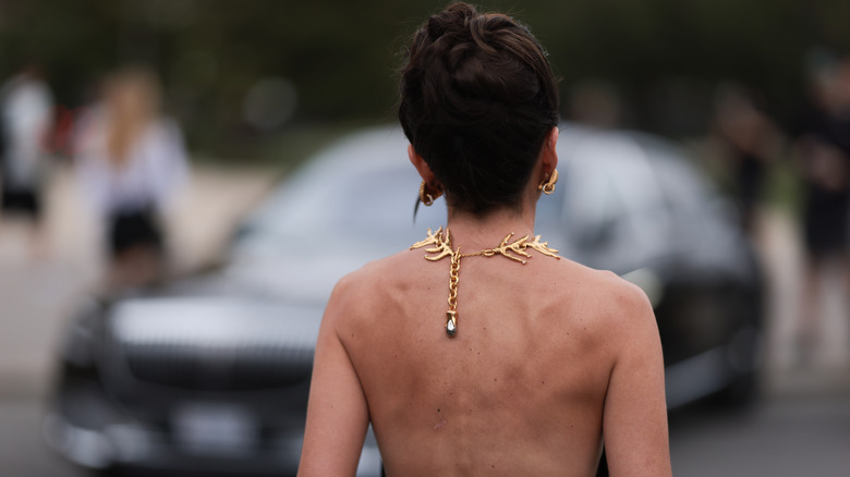 woman wearing back necklace