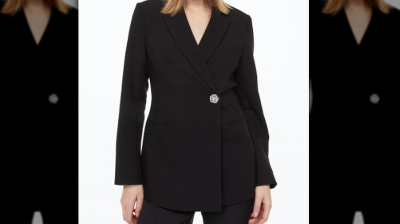 woman model black blazer
