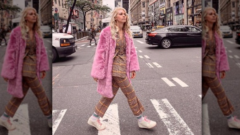 Printed brown suit with sneakers