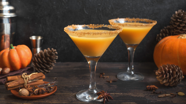 martini glasses with pumpkin cocktail