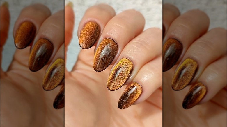 Gold color-shifting nails