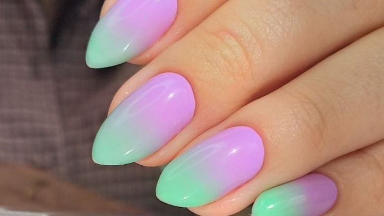 Ombré nails with two colors 