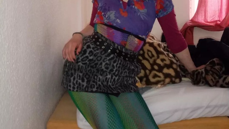 Outfit with many colors, patterns