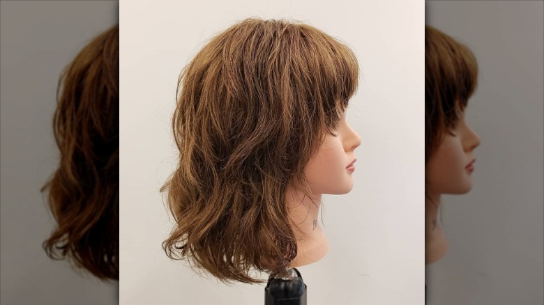 mannequin with shaggy cut and concave layers
