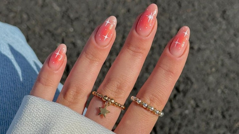 Gradient coral manicure