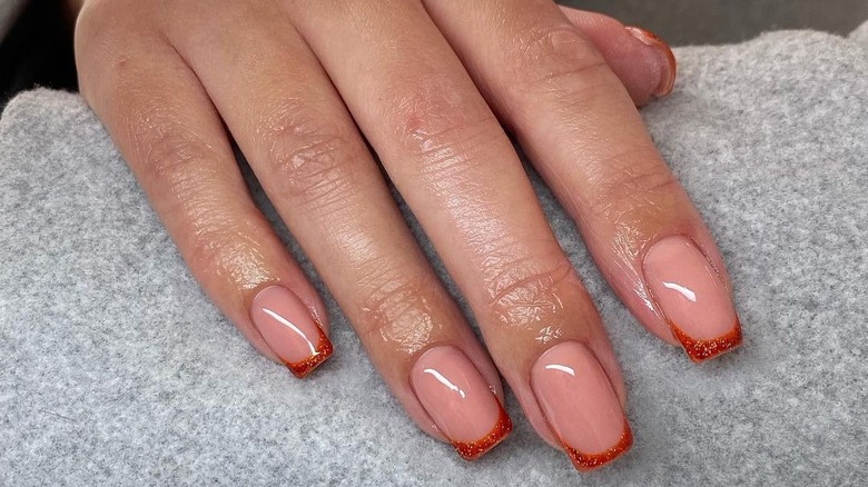 Coral nails with gold details