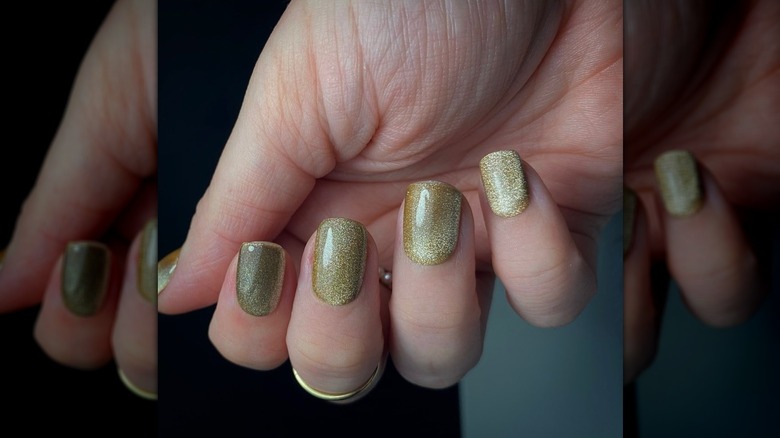 Sparkly gold manicure