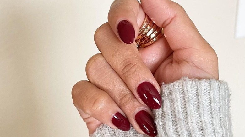 Shiny maroon manicure