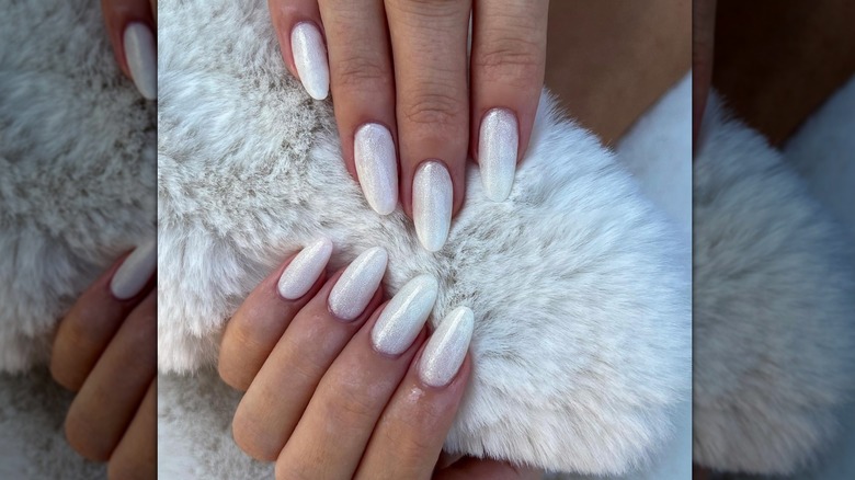 Shiny white manicure