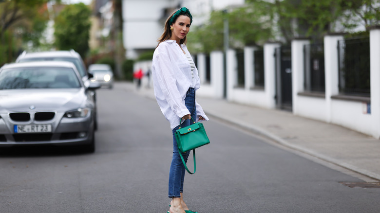 unbuttoned white shirt with jeans