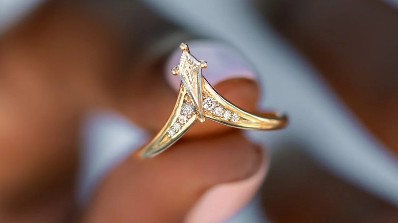 Kite-cut diamond wedding ring