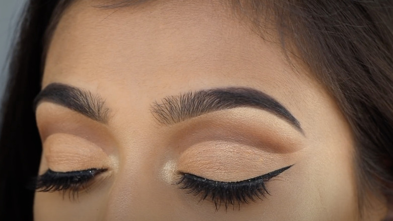 soft cut crease look on woman