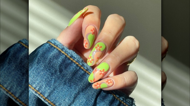 70's daisy nails