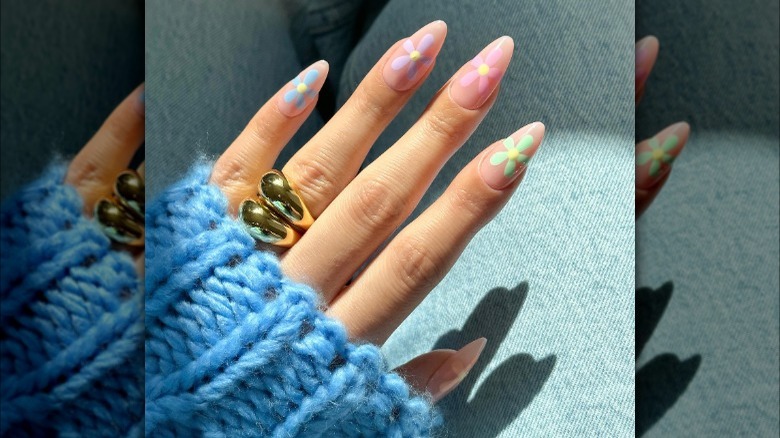 Colorful daisy nails