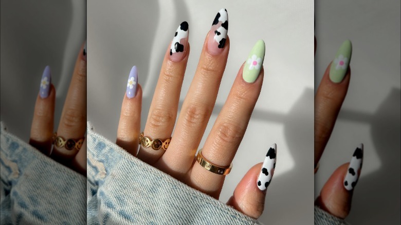 Daisies and cow print nails