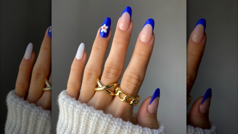 Daisy accent nail