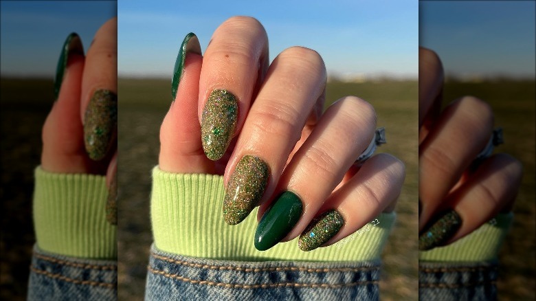 green glitter nail art dip powder