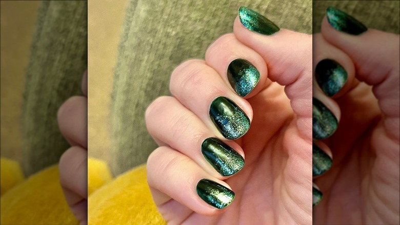 green gradient sparkle dip manicure