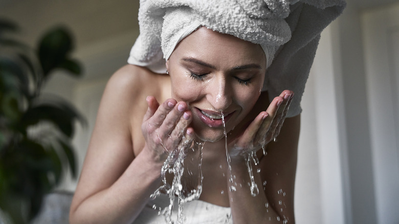 Does Dunking Your Face In Ice Water Every Morning Help With Puffiness?