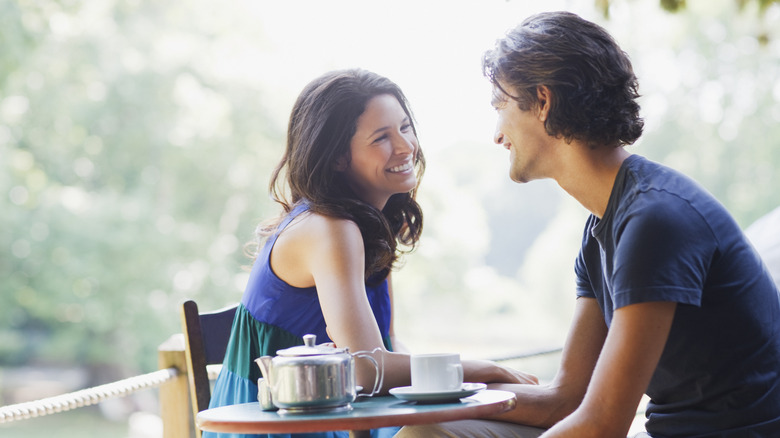 couple at a cafe