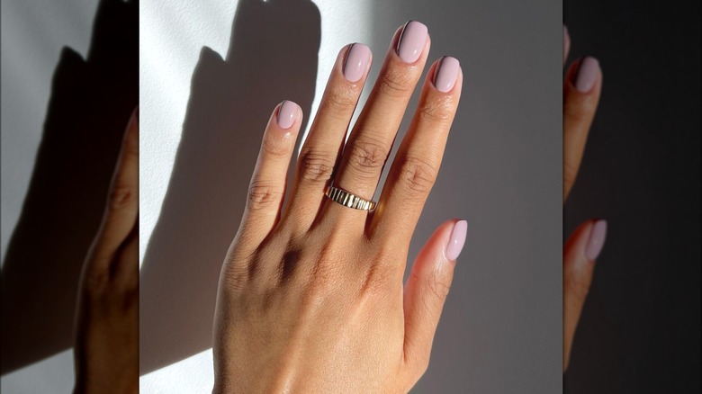 Pale mauve short square nails