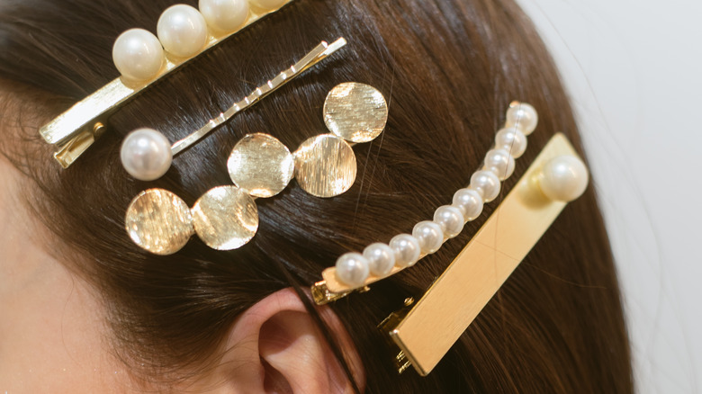 woman wearing hair accessories