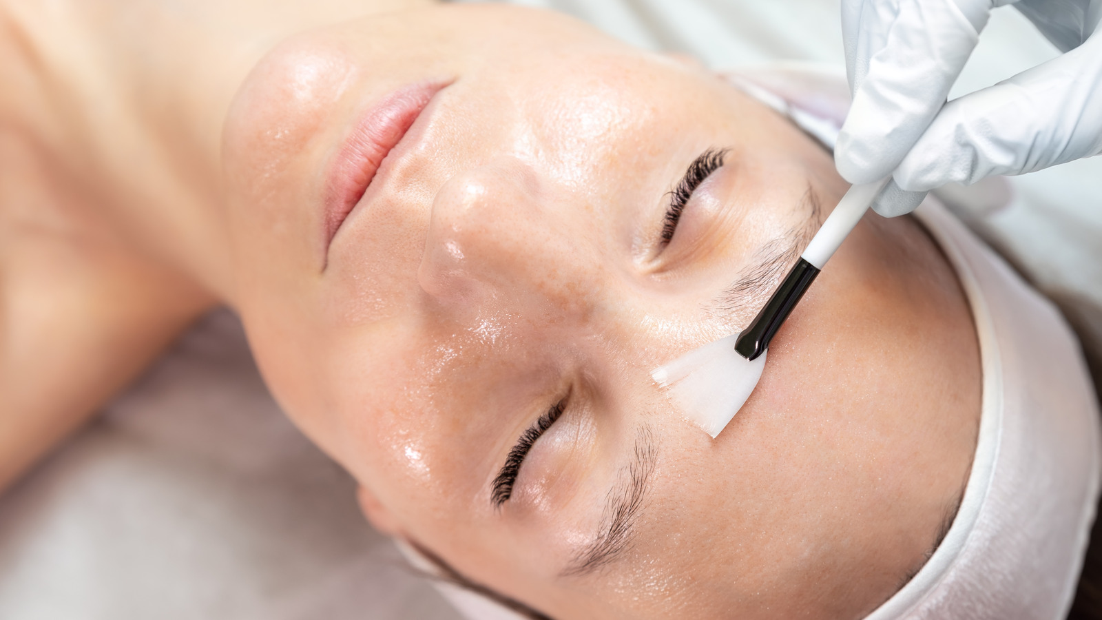 What is an Enzyme Peel?: Achieving Smooth, Radiant Skin