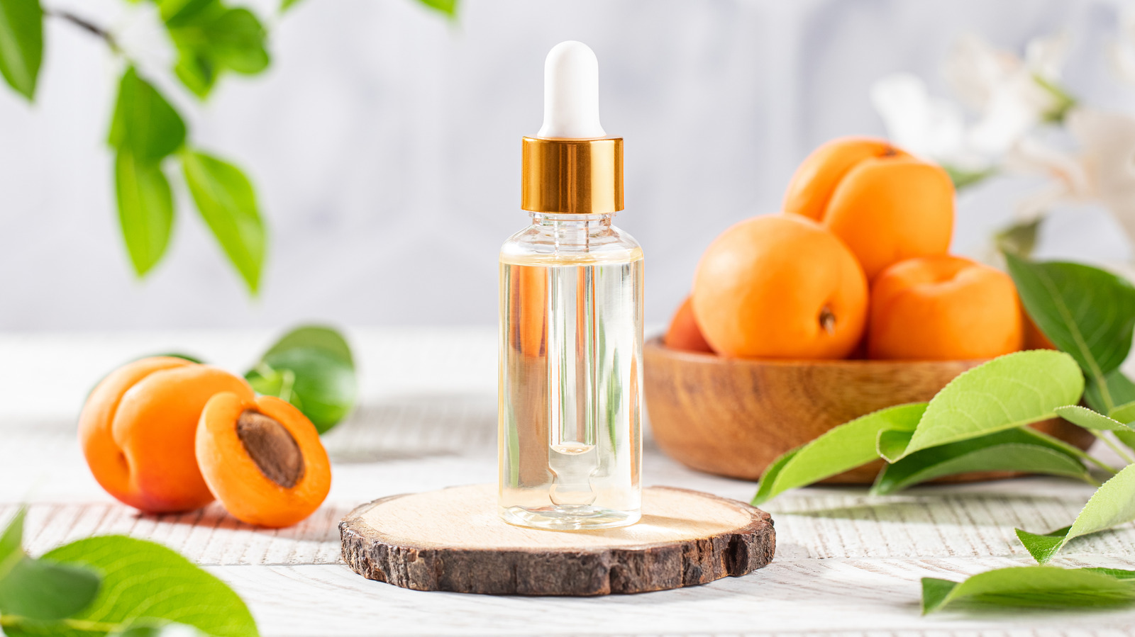 Skineez Infuses Apricot Kernel Oil in Its Wearable Skincare – Skineez®