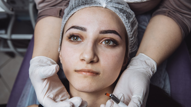 Woman having eyebrows microshaded