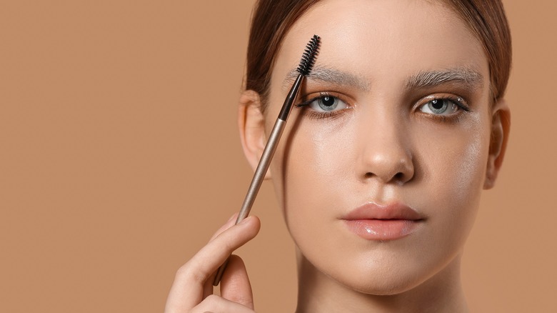 Everything You Need To Know Before Bleaching Your Eyebrows pic