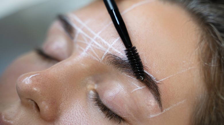 woman having eyebrows filled in