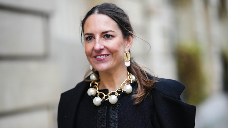 Woman wearing low ponytail with loose tendrils 