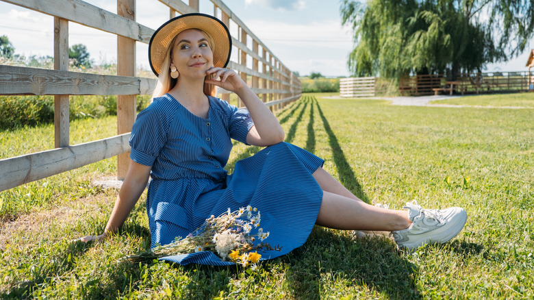 Woman wearing blue loose-fitting dress