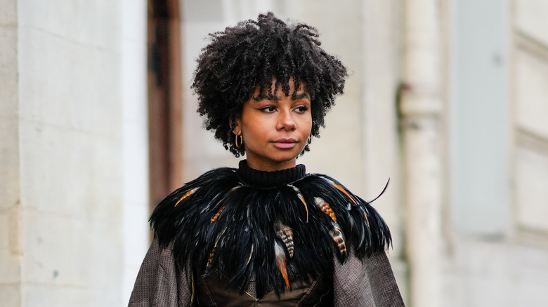 Woman wearing black feather-trimmed collar