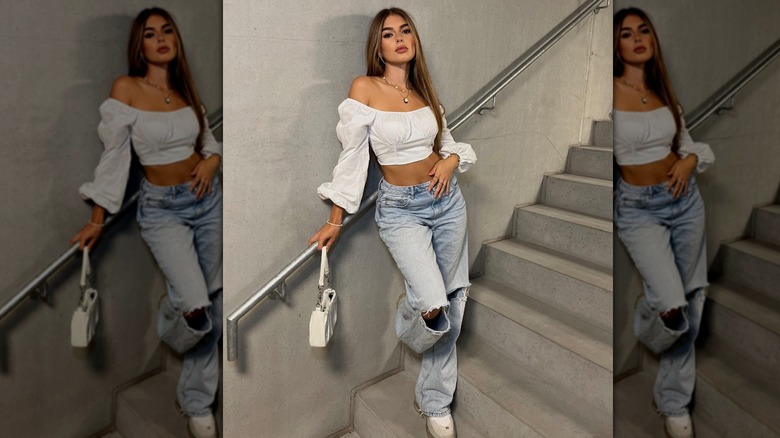 Baggy jeans and white blouse