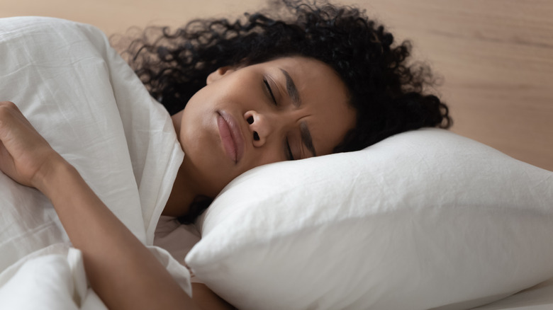 woman having uncomfortable sleep 