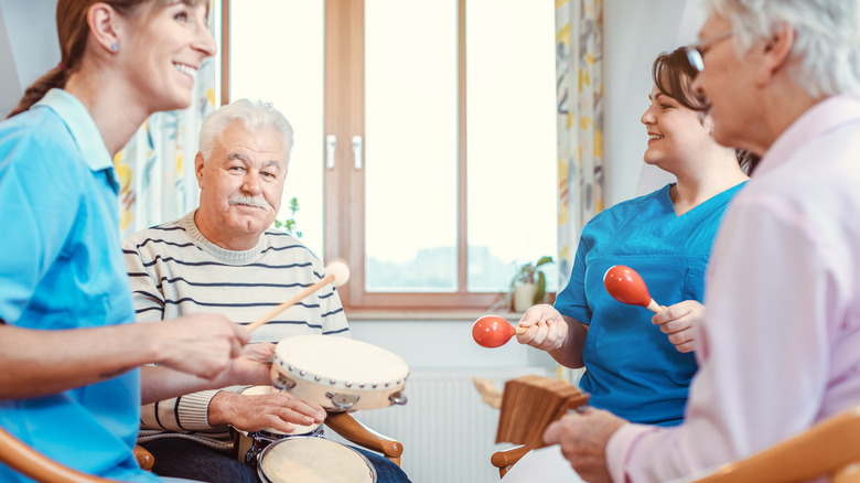older people in music therapy