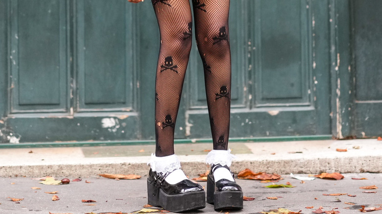 Skull fishnet stockings