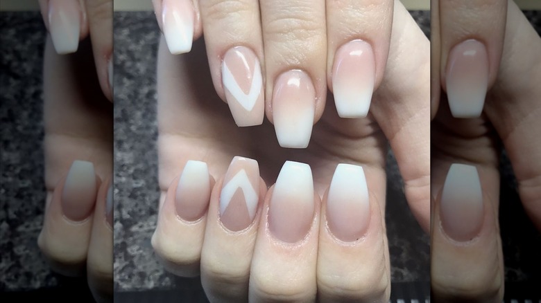 Fombré nails with feature nail