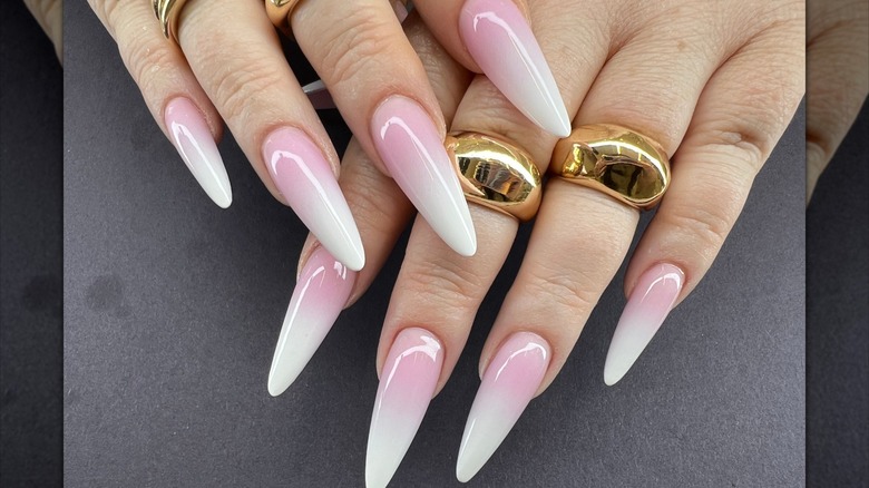 Fombré stiletto nails on hand