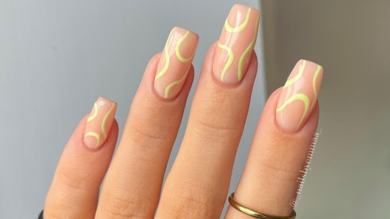 Nude nails and green design